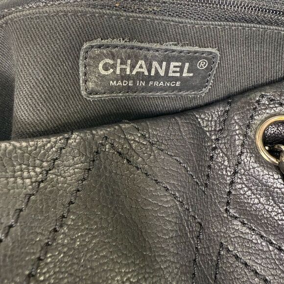 CHANEL Vintage 2007 Black Lambskin Leather CC Logo Medium Shoulder Bag - Picture 15 of 16
